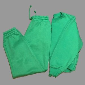 Zara Green Joggers/Sweatshirt Set